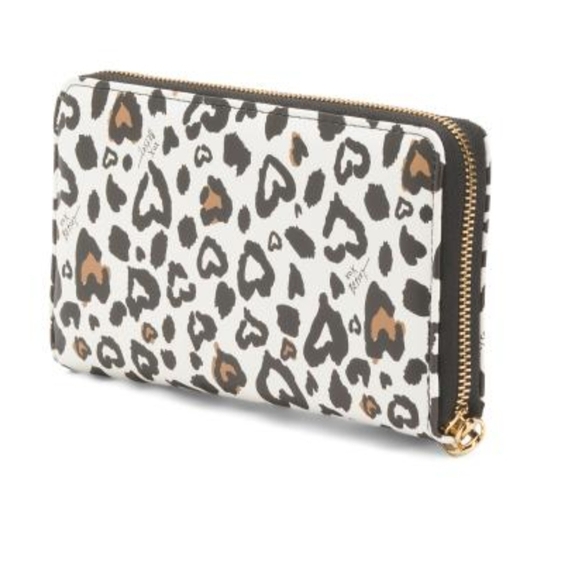 NWT Betsey Johnson Heart Leopard Print Wristlet - Picture 2 of 4